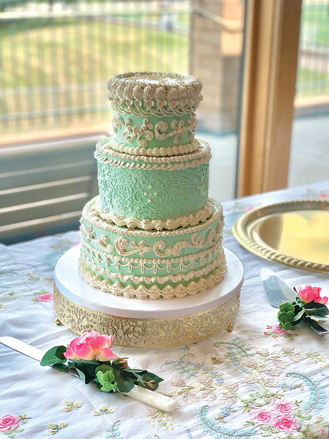 This vintage-inspired cake from Holy Sins Royal Bakehouse was hand-piped by baker Hilda Vera-Terhark.