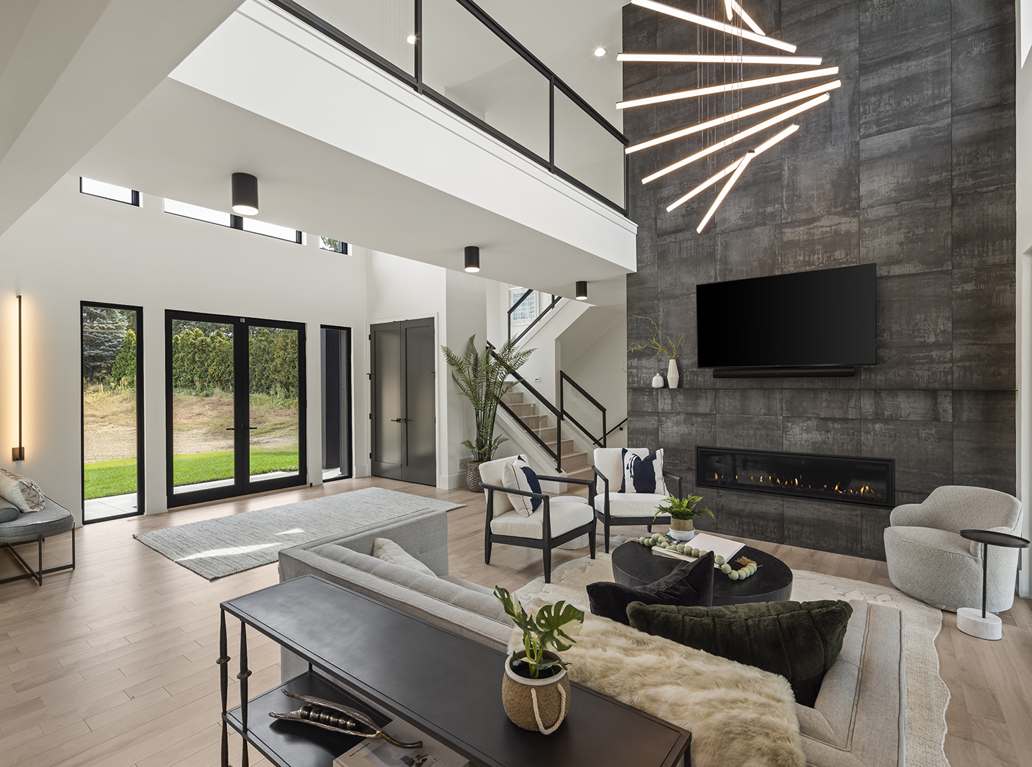 Homes By Tradition Modern Livingroom