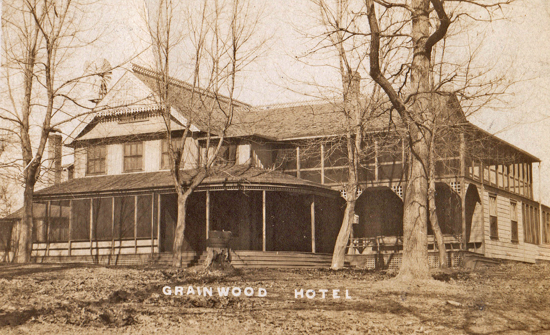 Vintage Photograph of the Grainwood Hotel, Prior Lake