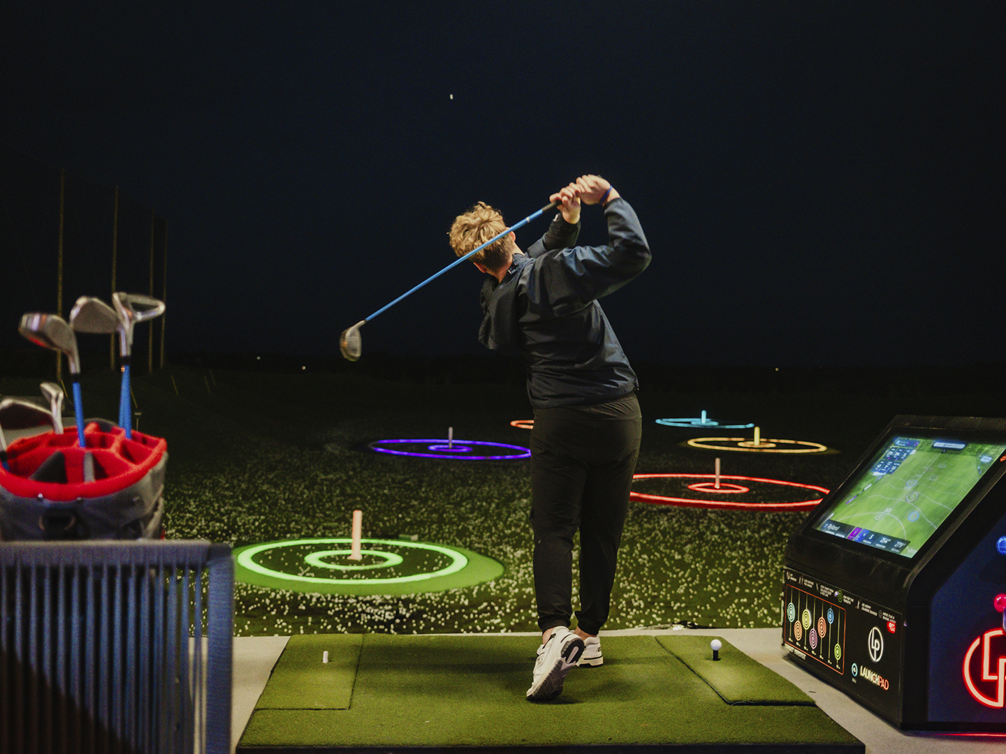 Aside from its 243-yard driving range, LaunchPad Golf also offers virtual golf courses for golf enthusiasts to practice their swing.